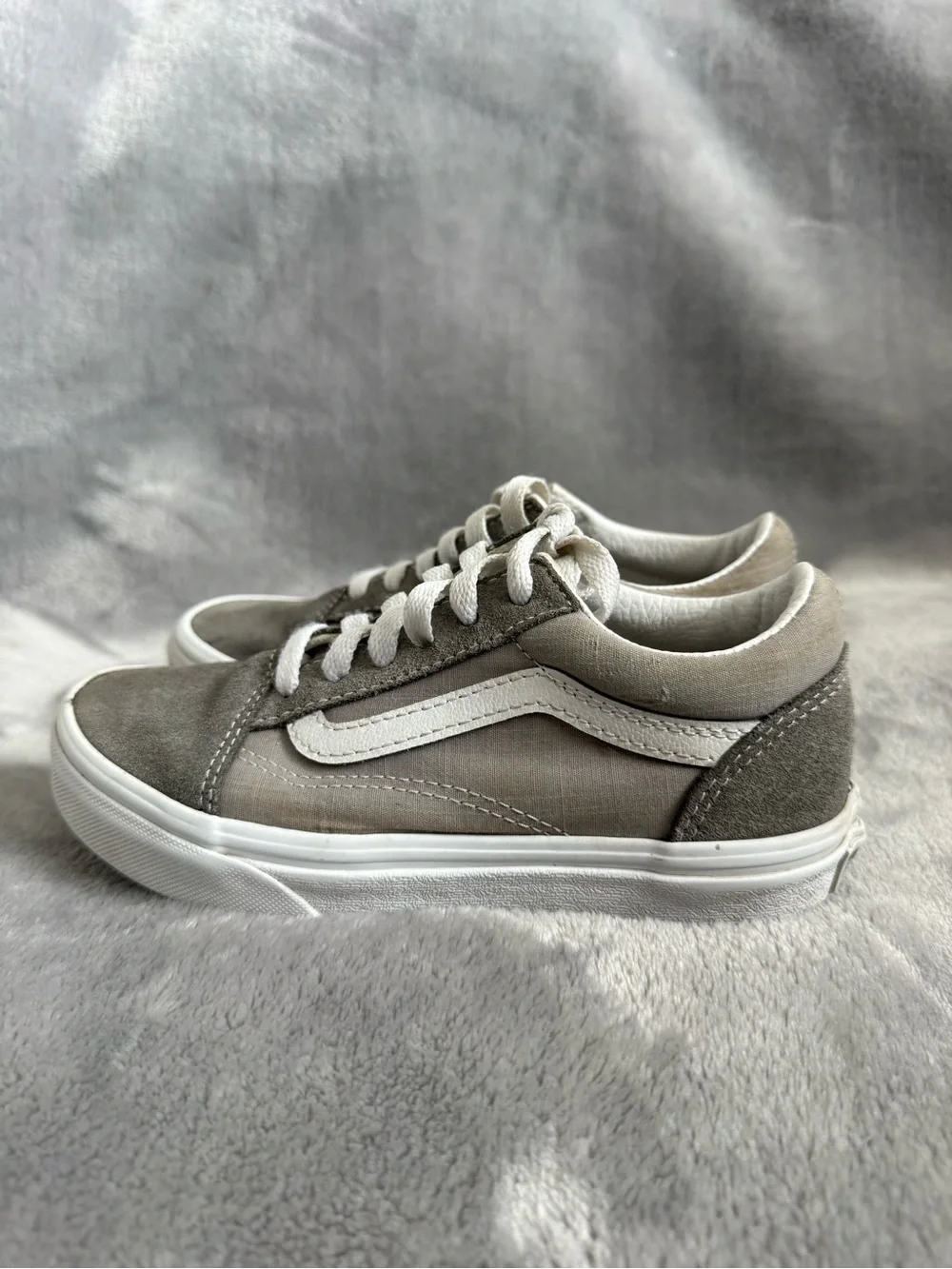 Vans Kids Gray Suede Low-Top Sneakers with White Stripe